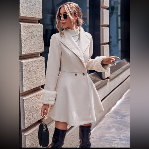 Chic Cream Double-Breasted Coat with Faux‎ Fur Cuffs - Picture 2 of 11
